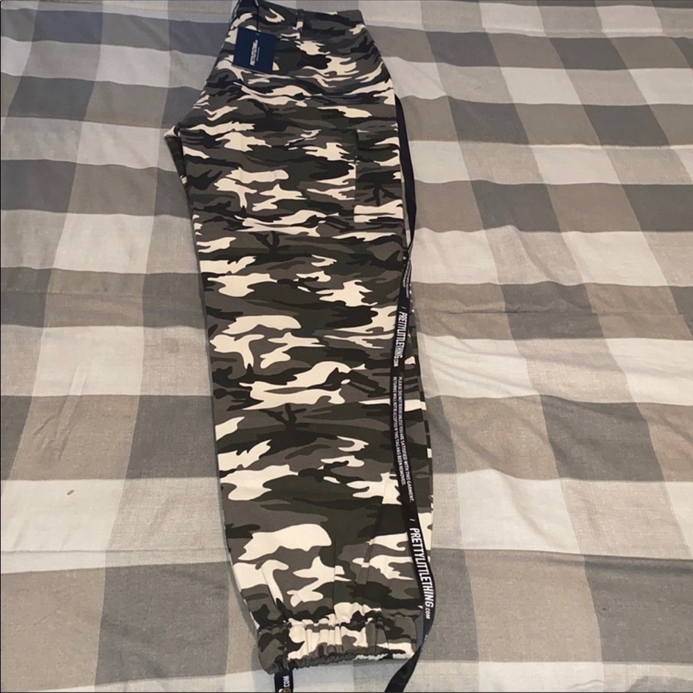 Women PrettyLittleThing Camouflage Pants